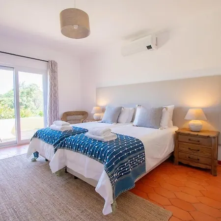 Spectacular 4 Bed With Pool Near Carvoeiro Поршеш