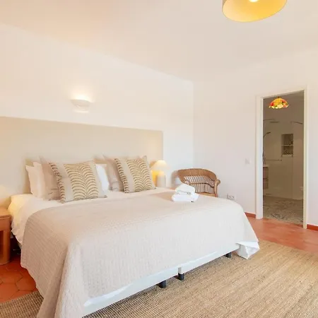 Spectacular 4 Bed With Pool Near Carvoeiro * Porches (Algarve)