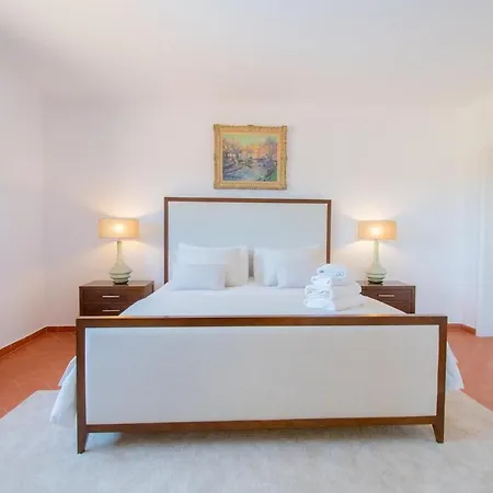 Spectacular 4 Bed With Pool Near Carvoeiro Поршеш