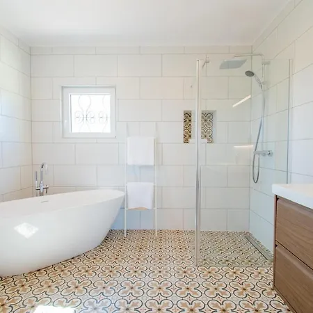 Spectacular 4 Bed With Pool Near Carvoeiro * Porches (Algarve)